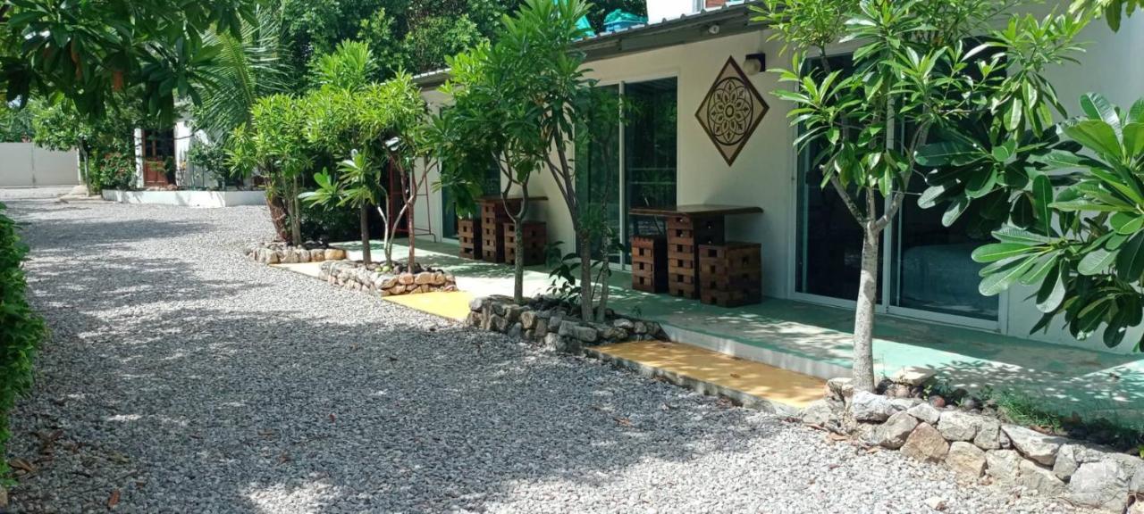 Mem Homestay Chumphon Exteriör bild