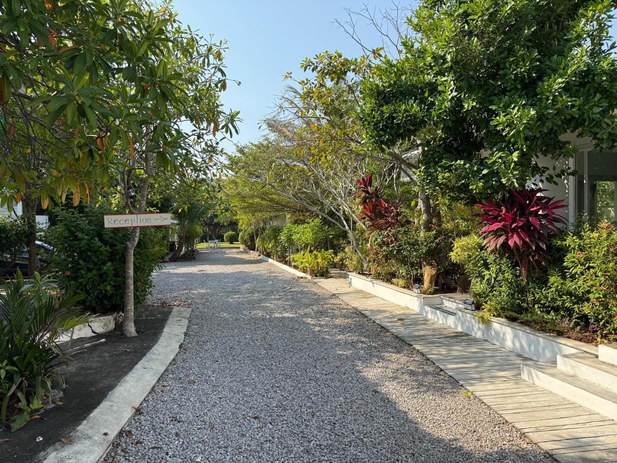 Mem Homestay Chumphon Exteriör bild